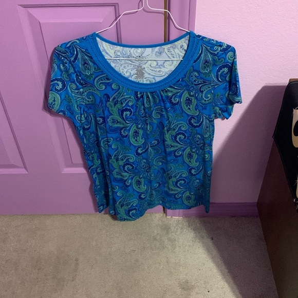 Beautiful paisley St. John’s Bay green and blue top - Picture 1 of 1